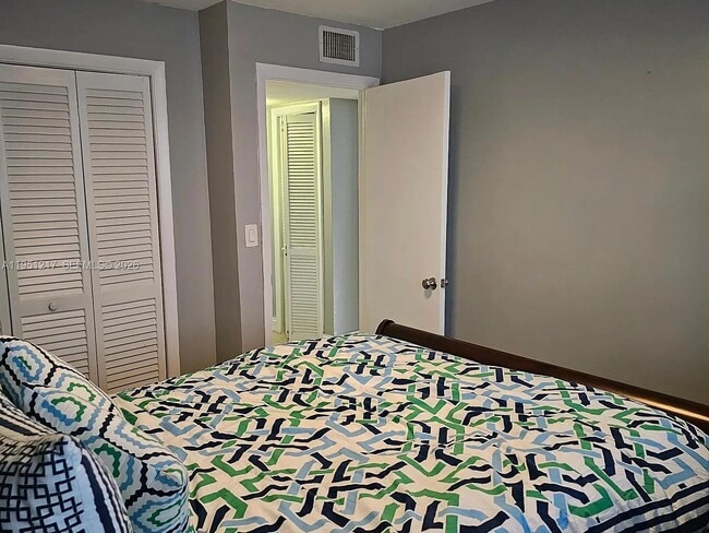 Building Photo - 1100 Salzedo St