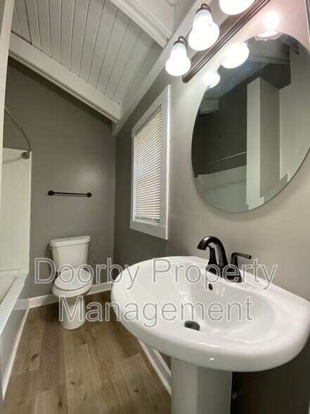 Building Photo - 1119 Pierce St