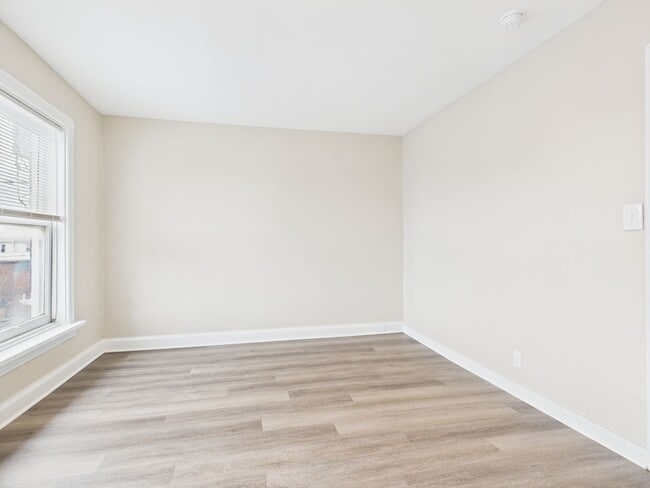 Building Photo - Spacious 4 Bedroom Single Family on Susquehanna St with Off Street Parking