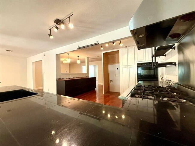 Building Photo - 2607 Princeton Dr
