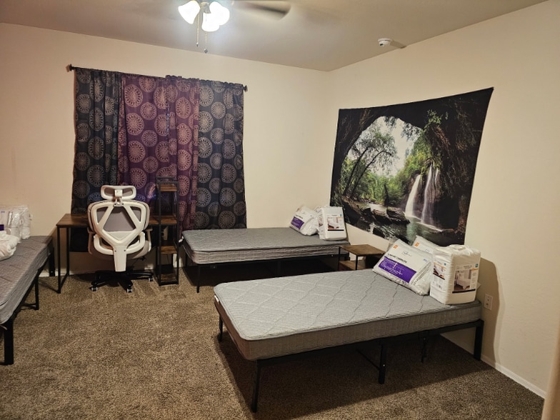 Building Photo - 35444 W San Alvarez Ave