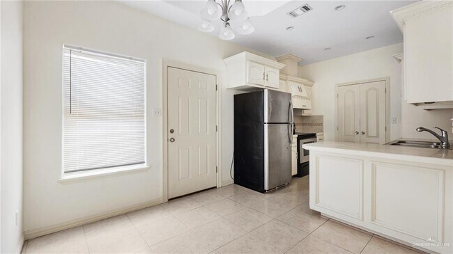 Building Photo - 2013 Agua Fina Ave