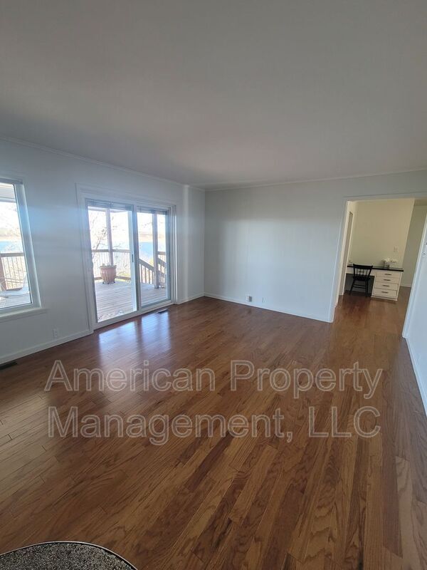 Building Photo - 121 N Salt Creek Dr