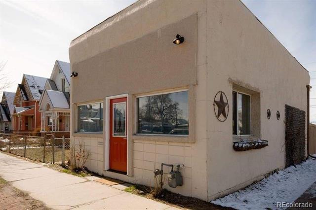 Building Photo - 679 Galapago St