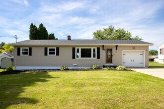 Building Photo - 1720 W Hill Dr