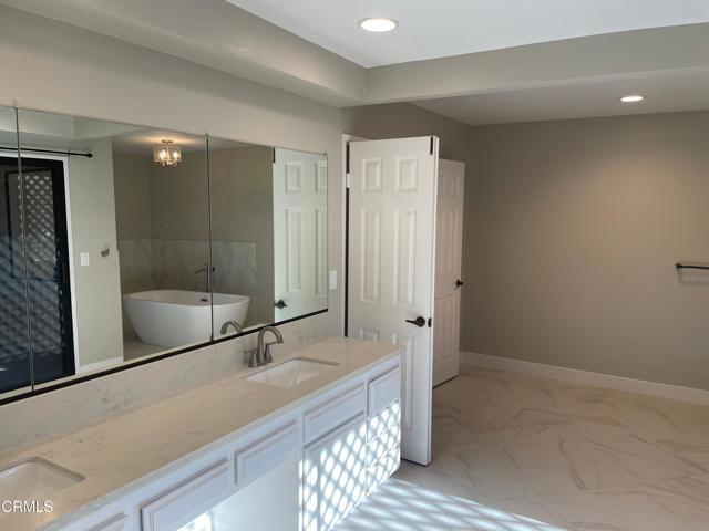 Building Photo - 852 N Monterey St