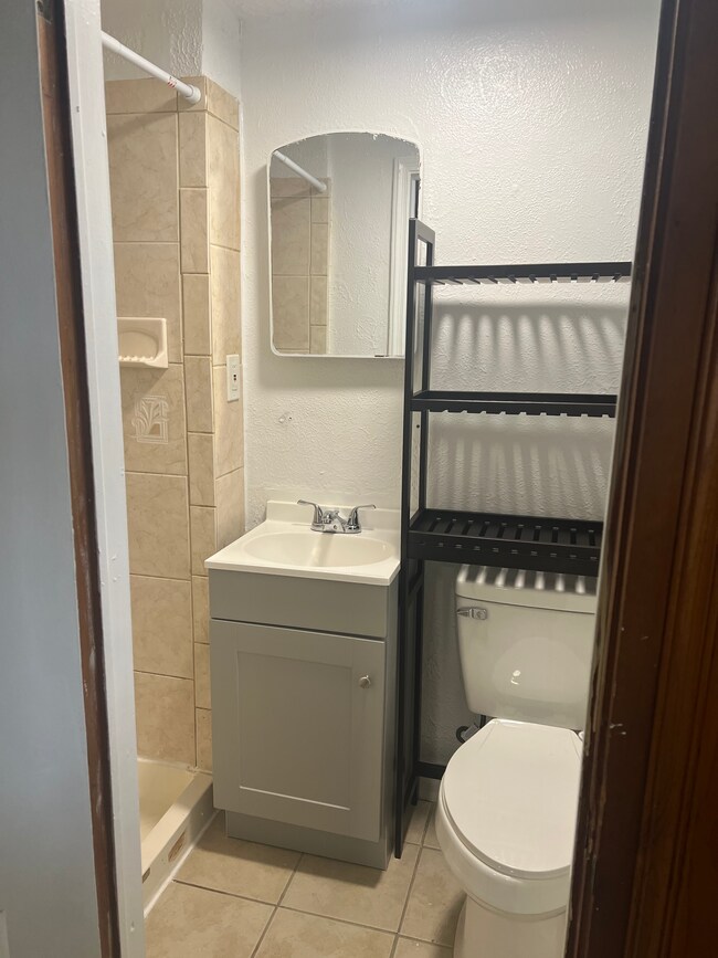 Bathroom - 1532 Winford Rd