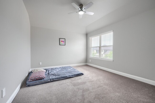 Building Photo - 929 Newcastle Dr