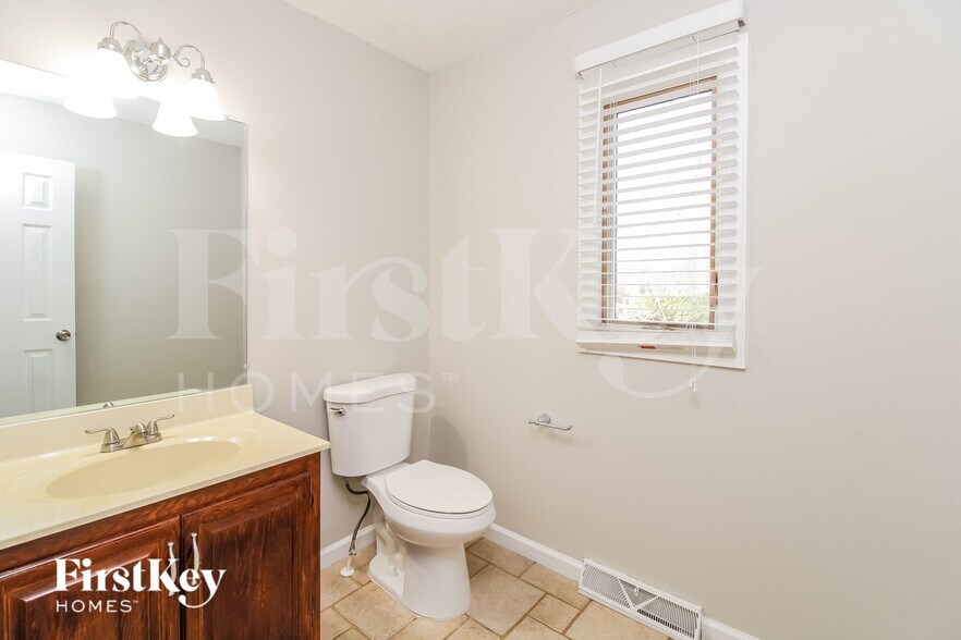 Building Photo - 1301 Westminster Dr