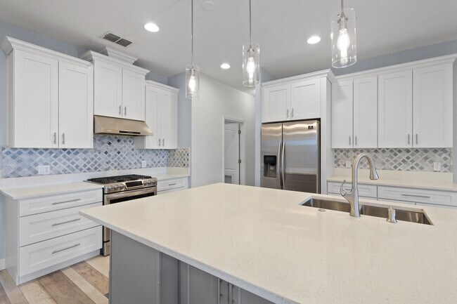 Building Photo - 16825 Florence View Dr