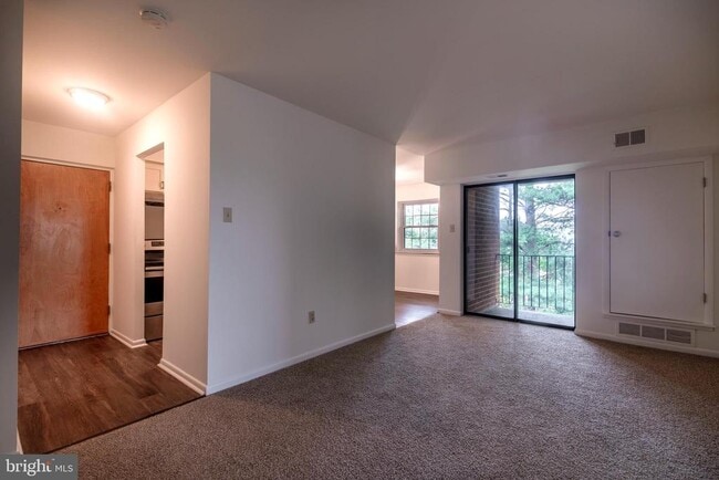 Building Photo - 3324 Valley Dr