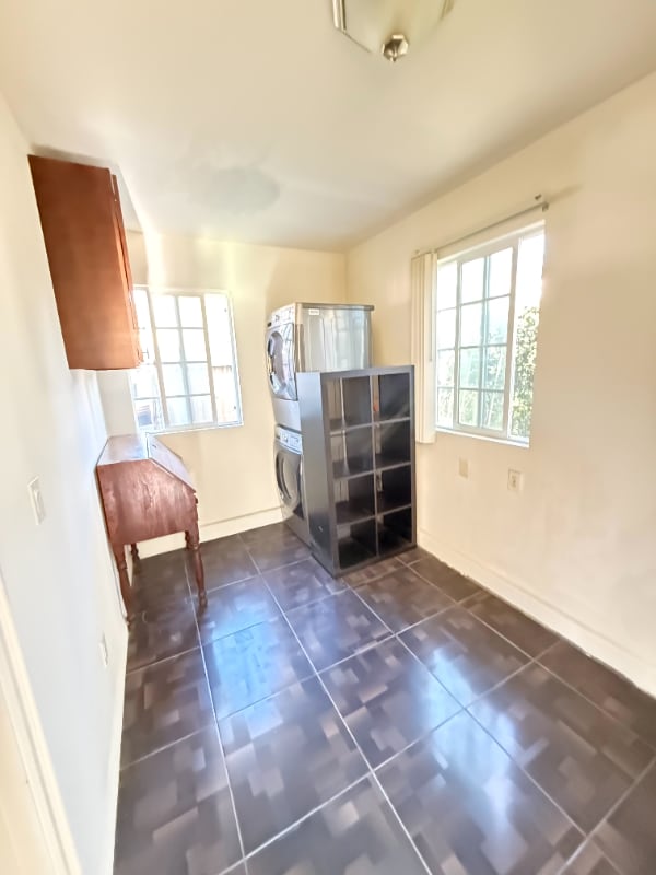 Building Photo - 1311 S Ross St