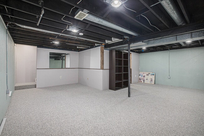 Building Photo - 13346 Lake Point Blvd