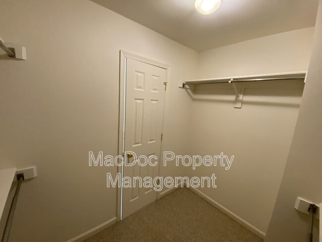 Building Photo - 106 Batley Ct