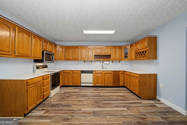 Building Photo - 241 Busbin Rd