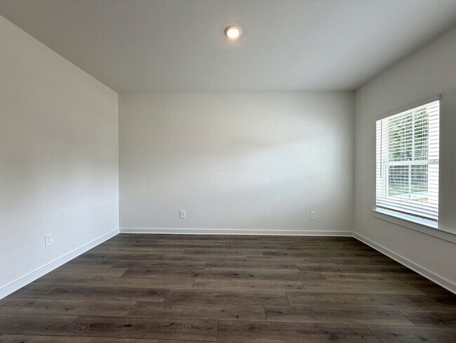Building Photo - 2372 Meadowwood Dr