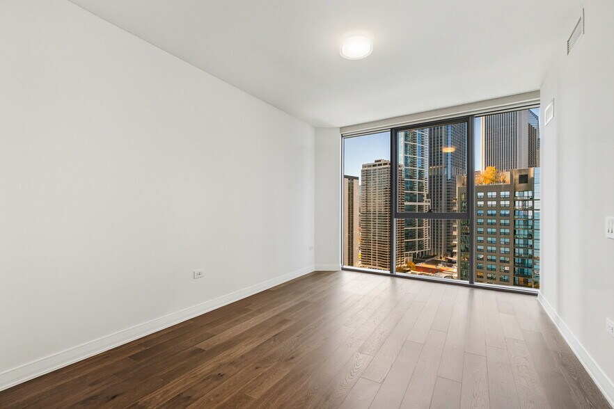 Building Photo - 211 N Harbor Dr