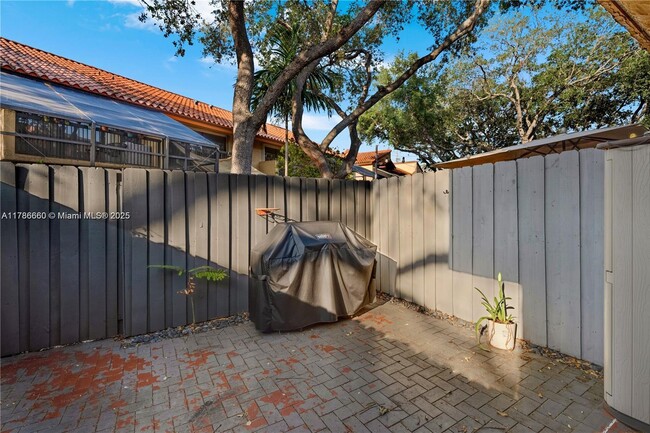 Building Photo - 10087 SW 77th Ct