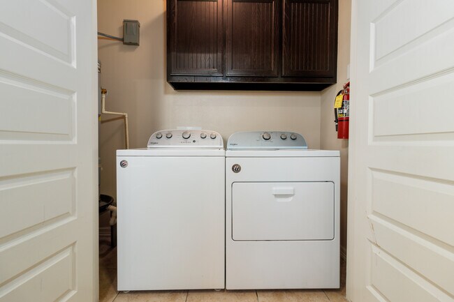 Building Photo - 2706 E Garfield Ave