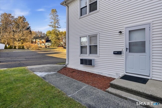 Building Photo - 194 Cherry St