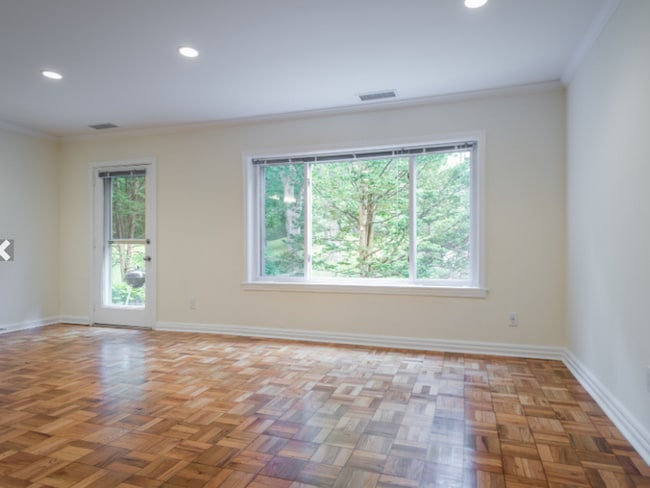 Building Photo - No Broker FEE!