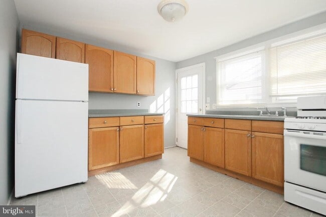 Building Photo - 2004 Trenton Ave