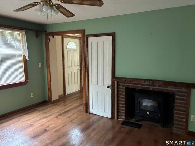 Building Photo - 324 Wheelers Farm Rd