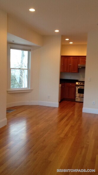 Building Photo - 10 Selkirk Rd