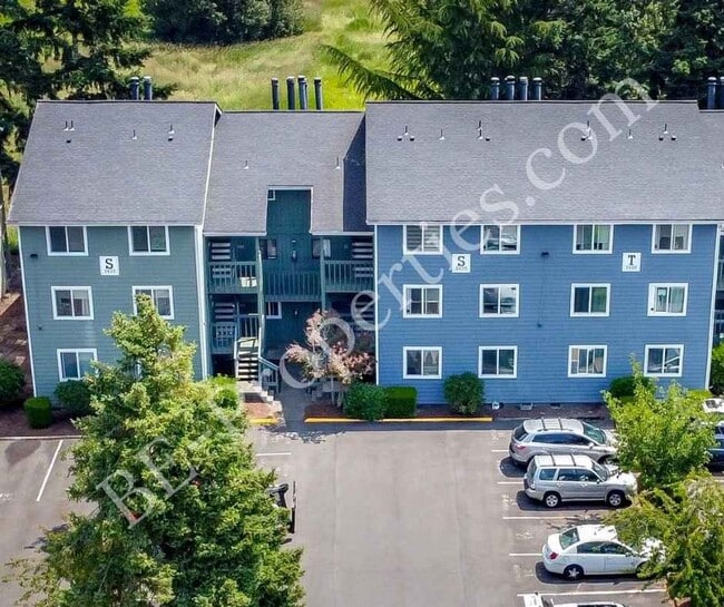 Building Photo - Cozy 1 Bedroom in the By The Green Community.