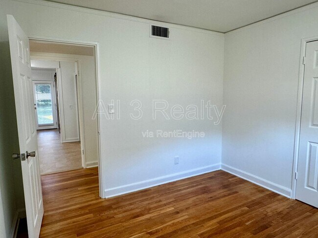 Building Photo - 2927 Brevard Ave