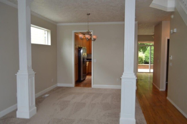 Building Photo - 14674 NW Blackthorne Ln