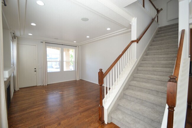 Building Photo - 4 bedrooms and large loft in Banning Lewis...