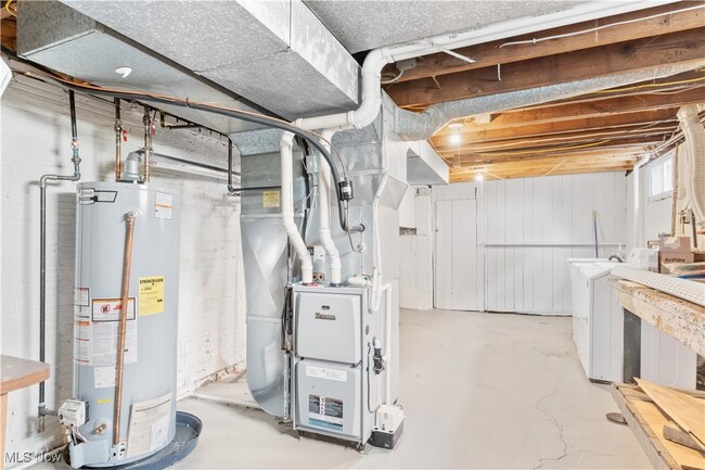 Building Photo - 2580 Whitelaw St