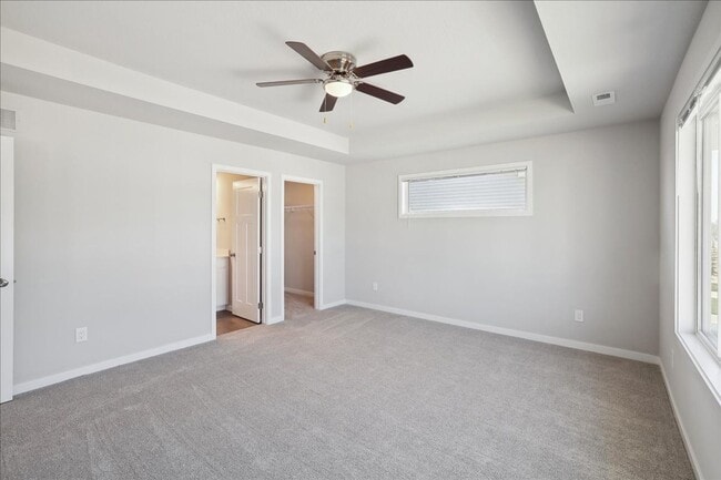 Building Photo - Beautiful! 3 bedroom 3 bathroom Single-Family Home in Urbandale, IA