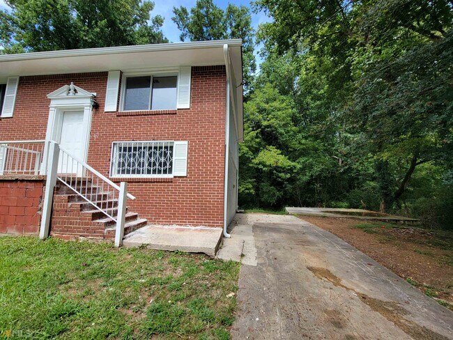 Building Photo - 6628 Stark Ct