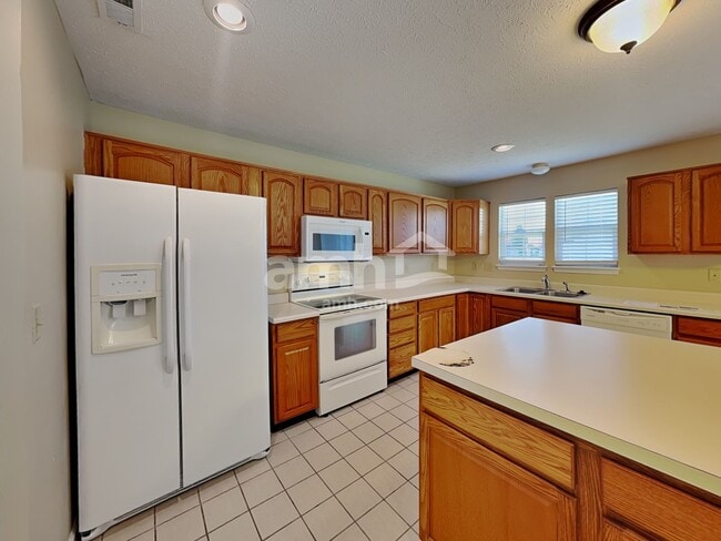 Building Photo - 529 Austrian Way