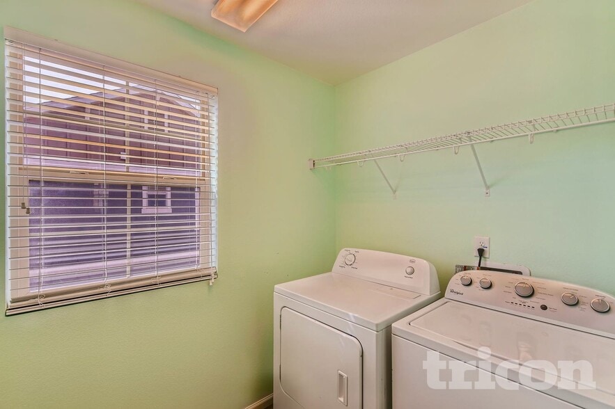 Building Photo - 201 Pear Lake Way