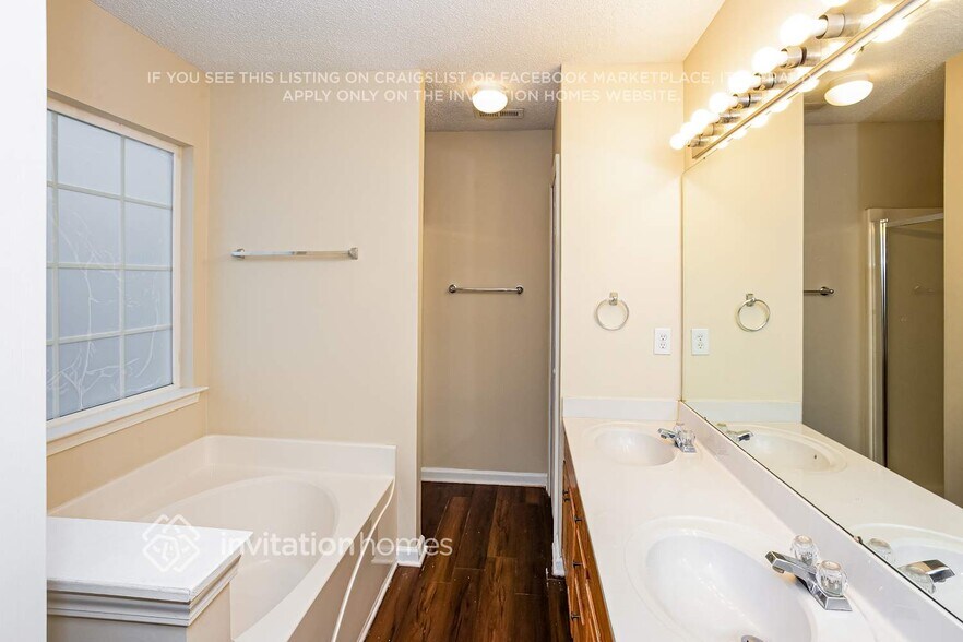 Building Photo - 5125 Bentgrass Run Dr