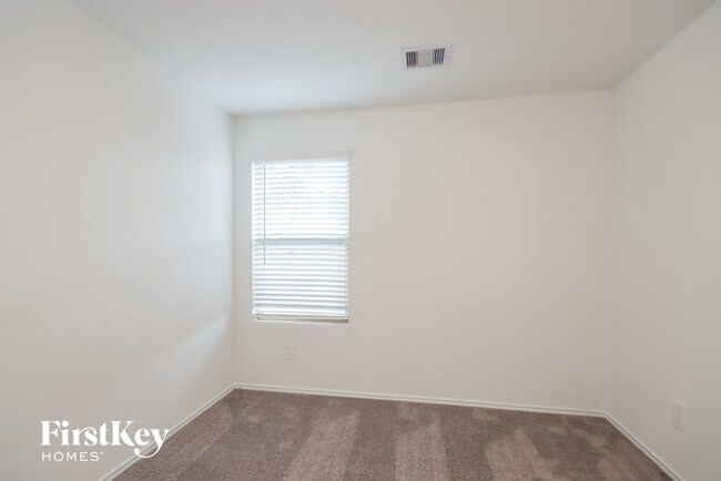 Building Photo - 3731 Solanum Dr