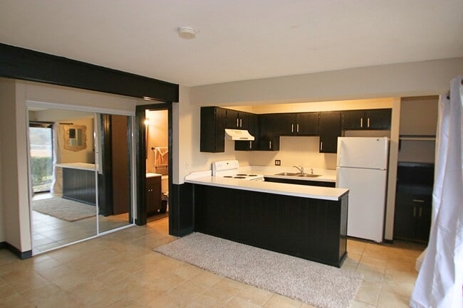 Building Photo - 45 Nassau Colony