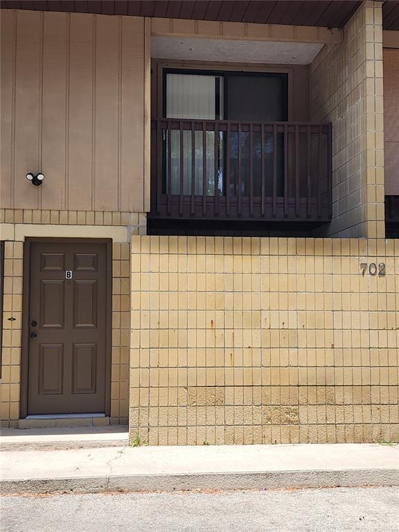 Building Photo - 702 SW 70th Terrace