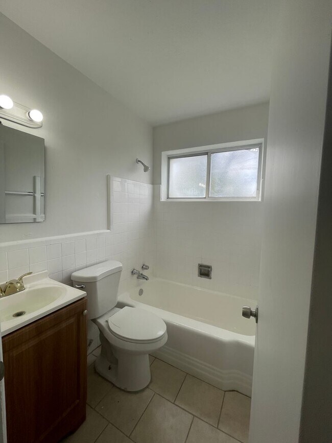 Building Photo - 1154-1156 Brooklyn Ave