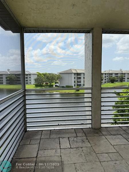 Building Photo - 9420 Poinciana Pl