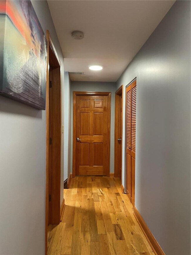 Building Photo - 5746 De Giverville Ave