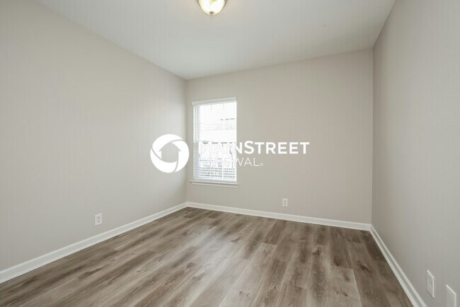 Building Photo - 3 Bedroom Pet-Friendly Home in La Vergne, TN with Main Street Renewal