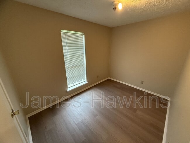 Building Photo - 4223 Delfern Dr