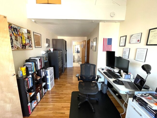 Building Photo - 450 7th St