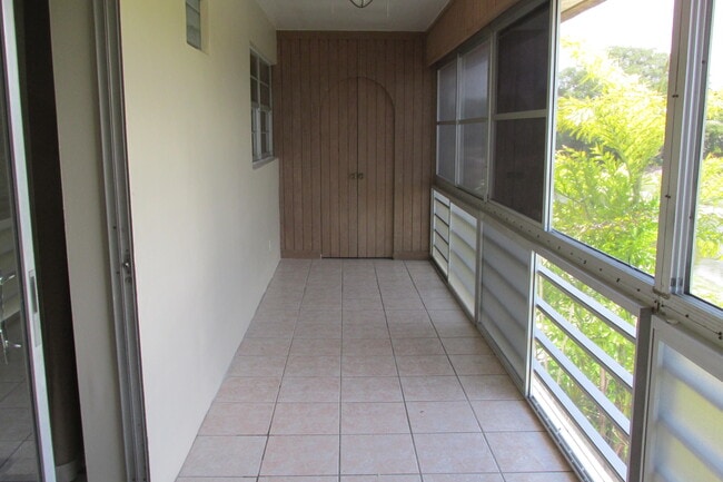 Building Photo - 10789 N Military Trl