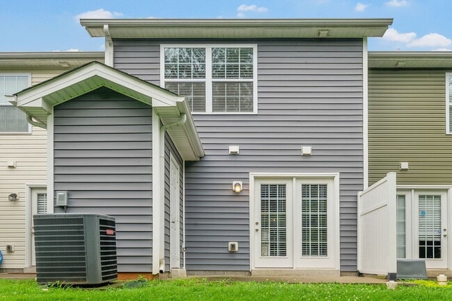 Building Photo - Two Bedroom in Governor's Crossing!