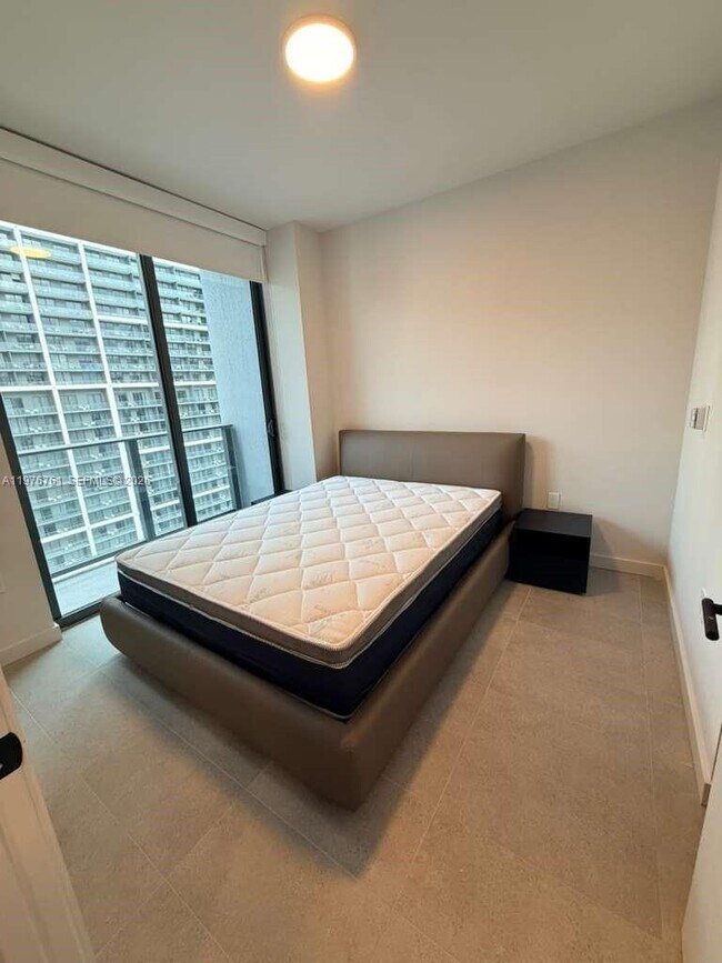 Building Photo - 121 NE 5th St